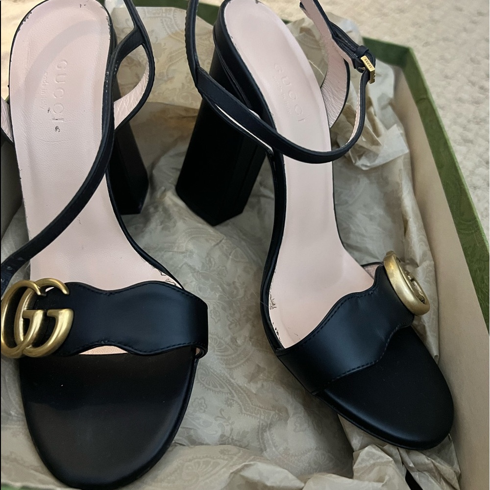 Only wore once , great condition. If you have any questions pls message me.